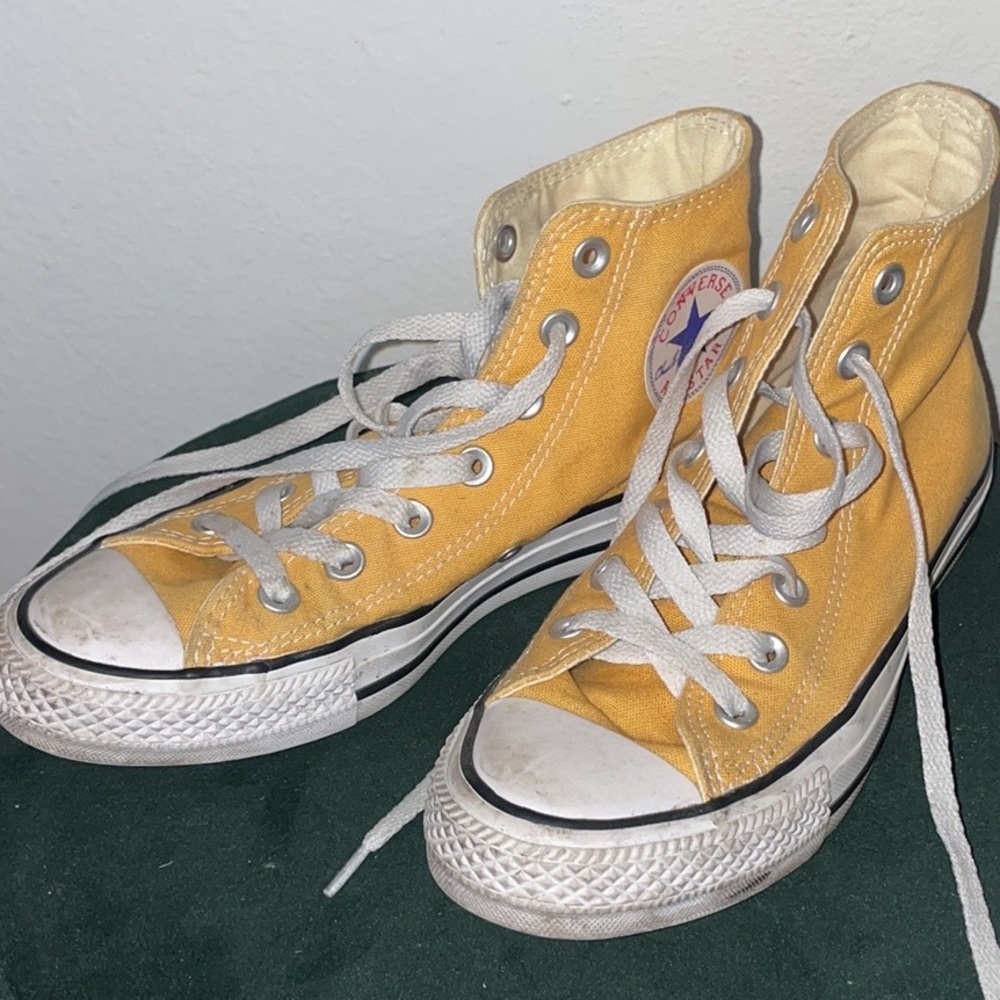 School bus yellow converse